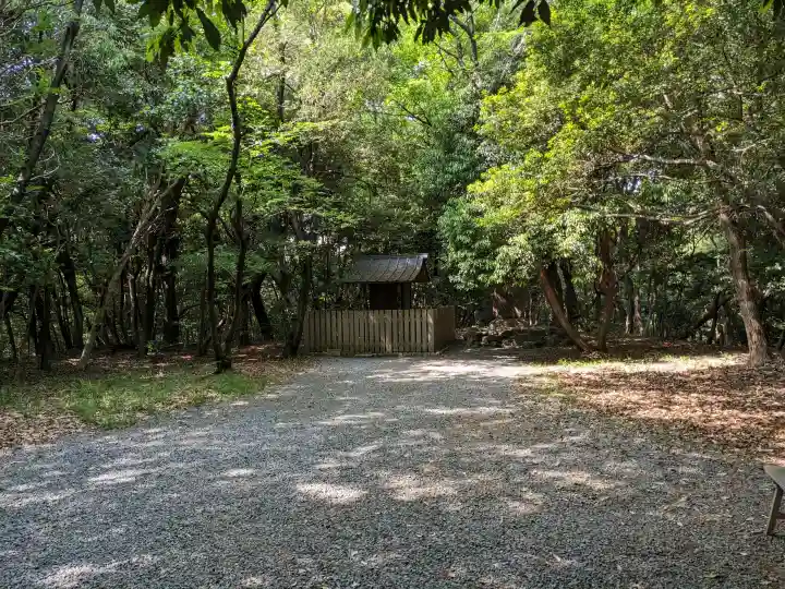 氷上姉子神社(熱田神宮摂社)の{uncategorized: "未分類", other: "その他", undefined: "問題あり", building: "その他建物", grave: "お墓", sacred_gate: "鳥居", guardian: "狛犬", statue: "像", buddha: "仏像", history: "歴史", nature: "自然", garden: "庭園", animal: "動物", pagoda: "塔", temizu: "手水舎", mountain_gate: "山門・神門", sanctuary: "本殿・本堂", subordinate: "末社・摂社", art: "芸術", scenery: "景色", jizo: "地蔵", ema: "絵馬", goshuin: "御朱印", omikuji: "おみくじ", items: "授与品その他", amulet: "お守り", goshuincho: "御朱印帳", eats: "食事", festival: "お祭り", votive_dance: "神楽", shichigosan: "七五三参", wedding: "結婚式", experience: "体験その他", initially: "初詣", around: "周辺", anti_infection: "感染症対策"}