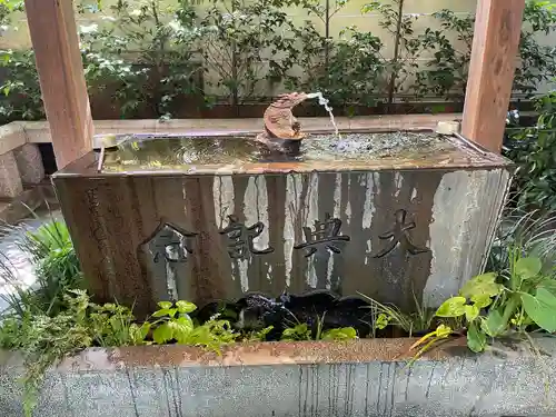 小野照崎神社の手水