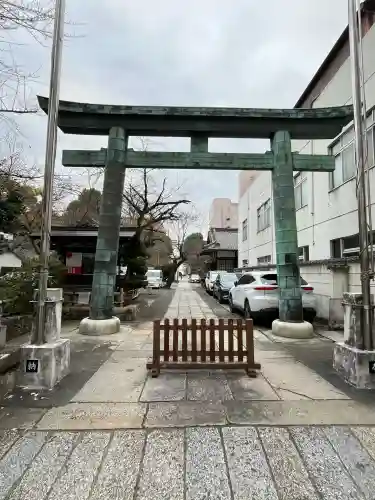 名古屋東照宮の{uncategorized: "未分類", other: "その他", undefined: "問題あり", building: "その他建物", grave: "お墓", sacred_gate: "鳥居", guardian: "狛犬", statue: "像", buddha: "仏像", history: "歴史", nature: "自然", garden: "庭園", animal: "動物", pagoda: "塔", temizu: "手水舎", mountain_gate: "山門・神門", sanctuary: "本殿・本堂", subordinate: "末社・摂社", art: "芸術", scenery: "景色", jizo: "地蔵", ema: "絵馬", goshuin: "御朱印", omikuji: "おみくじ", items: "授与品その他", amulet: "お守り", goshuincho: "御朱印帳", eats: "食事", festival: "お祭り", votive_dance: "神楽", shichigosan: "七五三参", wedding: "結婚式", experience: "体験その他", initially: "初詣", around: "周辺", anti_infection: "感染症対策"}