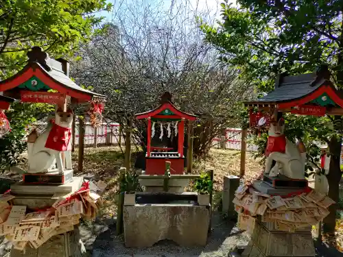 冠稲荷神社の{uncategorized: "未分類", other: "その他", undefined: "問題あり", building: "その他建物", grave: "お墓", sacred_gate: "鳥居", guardian: "狛犬", statue: "像", buddha: "仏像", history: "歴史", nature: "自然", garden: "庭園", animal: "動物", pagoda: "塔", temizu: "手水舎", mountain_gate: "山門・神門", sanctuary: "本殿・本堂", subordinate: "末社・摂社", art: "芸術", scenery: "景色", jizo: "地蔵", ema: "絵馬", goshuin: "御朱印", omikuji: "おみくじ", items: "授与品その他", amulet: "お守り", goshuincho: "御朱印帳", eats: "食事", festival: "お祭り", votive_dance: "神楽", shichigosan: "七五三参", wedding: "結婚式", experience: "体験その他", initially: "初詣", around: "周辺", anti_infection: "感染症対策"}