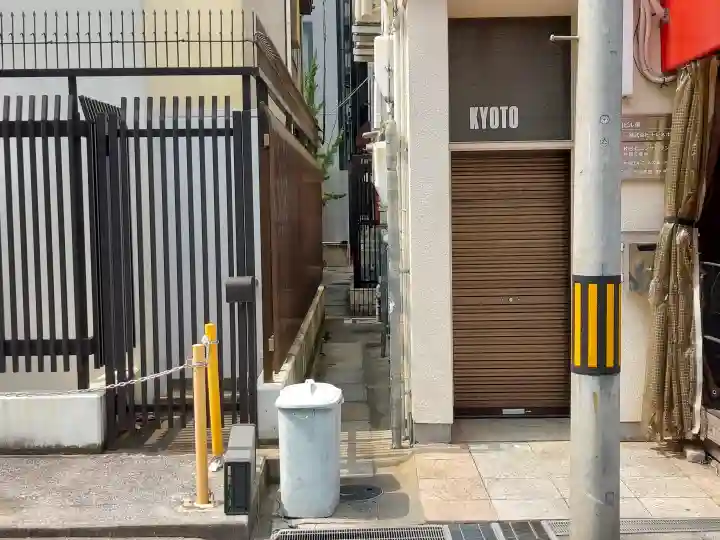 サムハラ神社 平野町護符所の{uncategorized: "未分類", other: "その他", undefined: "問題あり", building: "その他建物", grave: "お墓", sacred_gate: "鳥居", guardian: "狛犬", statue: "像", buddha: "仏像", history: "歴史", nature: "自然", garden: "庭園", animal: "動物", pagoda: "塔", temizu: "手水舎", mountain_gate: "山門・神門", sanctuary: "本殿・本堂", subordinate: "末社・摂社", art: "芸術", scenery: "景色", jizo: "地蔵", ema: "絵馬", goshuin: "御朱印", omikuji: "おみくじ", items: "授与品その他", amulet: "お守り", goshuincho: "御朱印帳", eats: "食事", festival: "お祭り", votive_dance: "神楽", shichigosan: "七五三参", wedding: "結婚式", experience: "体験その他", initially: "初詣", around: "周辺", anti_infection: "感染症対策"}