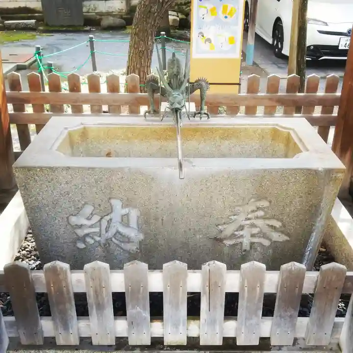 鎧神社の手水舎
