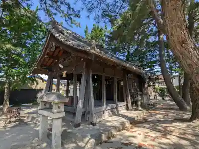 神明社の{uncategorized: "未分類", other: "その他", undefined: "問題あり", building: "その他建物", grave: "お墓", sacred_gate: "鳥居", guardian: "狛犬", statue: "像", buddha: "仏像", history: "歴史", nature: "自然", garden: "庭園", animal: "動物", pagoda: "塔", temizu: "手水舎", mountain_gate: "山門・神門", sanctuary: "本殿・本堂", subordinate: "末社・摂社", art: "芸術", scenery: "景色", jizo: "地蔵", ema: "絵馬", goshuin: "御朱印", omikuji: "おみくじ", items: "授与品その他", amulet: "お守り", goshuincho: "御朱印帳", eats: "食事", festival: "お祭り", votive_dance: "神楽", shichigosan: "七五三参", wedding: "結婚式", experience: "体験その他", initially: "初詣", around: "周辺", anti_infection: "感染症対策"}