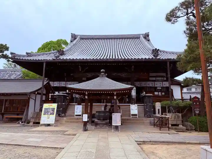 葛井寺の{uncategorized: "未分類", other: "その他", undefined: "問題あり", building: "その他建物", grave: "お墓", sacred_gate: "鳥居", guardian: "狛犬", statue: "像", buddha: "仏像", history: "歴史", nature: "自然", garden: "庭園", animal: "動物", pagoda: "塔", temizu: "手水舎", mountain_gate: "山門・神門", sanctuary: "本殿・本堂", subordinate: "末社・摂社", art: "芸術", scenery: "景色", jizo: "地蔵", ema: "絵馬", goshuin: "御朱印", omikuji: "おみくじ", items: "授与品その他", amulet: "お守り", goshuincho: "御朱印帳", eats: "食事", festival: "お祭り", votive_dance: "神楽", shichigosan: "七五三参", wedding: "結婚式", experience: "体験その他", initially: "初詣", around: "周辺", anti_infection: "感染症対策"}