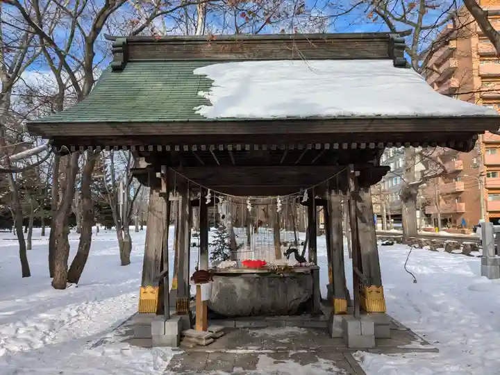彌彦神社 (伊夜日子神社)の手水舎