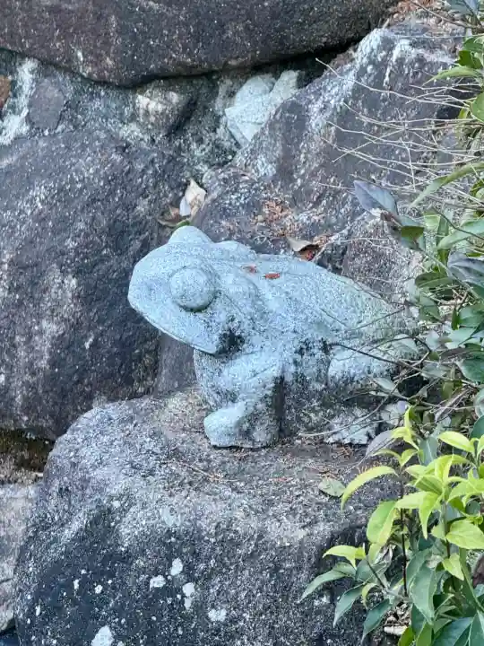 大野神社の{uncategorized: "未分類", other: "その他", undefined: "問題あり", building: "その他建物", grave: "お墓", sacred_gate: "鳥居", guardian: "狛犬", statue: "像", buddha: "仏像", history: "歴史", nature: "自然", garden: "庭園", animal: "動物", pagoda: "塔", temizu: "手水舎", mountain_gate: "山門・神門", sanctuary: "本殿・本堂", subordinate: "末社・摂社", art: "芸術", scenery: "景色", jizo: "地蔵", ema: "絵馬", goshuin: "御朱印", omikuji: "おみくじ", items: "授与品その他", amulet: "お守り", goshuincho: "御朱印帳", eats: "食事", festival: "お祭り", votive_dance: "神楽", shichigosan: "七五三参", wedding: "結婚式", experience: "体験その他", initially: "初詣", around: "周辺", anti_infection: "感染症対策"}