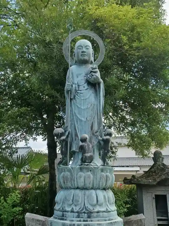 興禅寺の{uncategorized: "未分類", other: "その他", undefined: "問題あり", building: "その他建物", grave: "お墓", sacred_gate: "鳥居", guardian: "狛犬", statue: "像", buddha: "仏像", history: "歴史", nature: "自然", garden: "庭園", animal: "動物", pagoda: "塔", temizu: "手水舎", mountain_gate: "山門・神門", sanctuary: "本殿・本堂", subordinate: "末社・摂社", art: "芸術", scenery: "景色", jizo: "地蔵", ema: "絵馬", goshuin: "御朱印", omikuji: "おみくじ", items: "授与品その他", amulet: "お守り", goshuincho: "御朱印帳", eats: "食事", festival: "お祭り", votive_dance: "神楽", shichigosan: "七五三参", wedding: "結婚式", experience: "体験その他", initially: "初詣", around: "周辺", anti_infection: "感染症対策"}