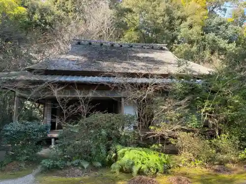 滝口寺の{uncategorized: "未分類", other: "その他", undefined: "問題あり", building: "その他建物", grave: "お墓", sacred_gate: "鳥居", guardian: "狛犬", statue: "像", buddha: "仏像", history: "歴史", nature: "自然", garden: "庭園", animal: "動物", pagoda: "塔", temizu: "手水舎", mountain_gate: "山門・神門", sanctuary: "本殿・本堂", subordinate: "末社・摂社", art: "芸術", scenery: "景色", jizo: "地蔵", ema: "絵馬", goshuin: "御朱印", omikuji: "おみくじ", items: "授与品その他", amulet: "お守り", goshuincho: "御朱印帳", eats: "食事", festival: "お祭り", votive_dance: "神楽", shichigosan: "七五三参", wedding: "結婚式", experience: "体験その他", initially: "初詣", around: "周辺", anti_infection: "感染症対策"}