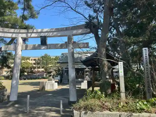 諏訪神社の{uncategorized: "未分類", other: "その他", undefined: "問題あり", building: "その他建物", grave: "お墓", sacred_gate: "鳥居", guardian: "狛犬", statue: "像", buddha: "仏像", history: "歴史", nature: "自然", garden: "庭園", animal: "動物", pagoda: "塔", temizu: "手水舎", mountain_gate: "山門・神門", sanctuary: "本殿・本堂", subordinate: "末社・摂社", art: "芸術", scenery: "景色", jizo: "地蔵", ema: "絵馬", goshuin: "御朱印", omikuji: "おみくじ", items: "授与品その他", amulet: "お守り", goshuincho: "御朱印帳", eats: "食事", festival: "お祭り", votive_dance: "神楽", shichigosan: "七五三参", wedding: "結婚式", experience: "体験その他", initially: "初詣", around: "周辺", anti_infection: "感染症対策"}