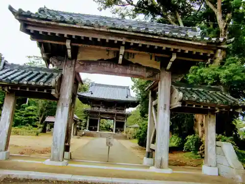 鏡忍寺の山門