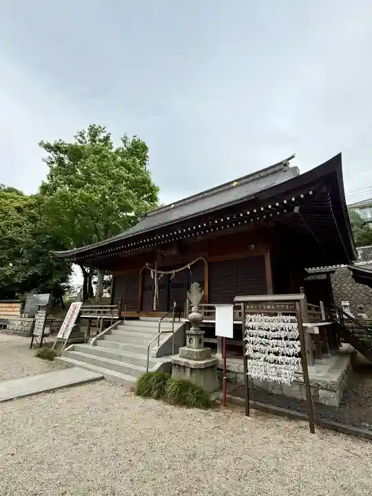 諏訪神社の{uncategorized: "未分類", other: "その他", undefined: "問題あり", building: "その他建物", grave: "お墓", sacred_gate: "鳥居", guardian: "狛犬", statue: "像", buddha: "仏像", history: "歴史", nature: "自然", garden: "庭園", animal: "動物", pagoda: "塔", temizu: "手水舎", mountain_gate: "山門・神門", sanctuary: "本殿・本堂", subordinate: "末社・摂社", art: "芸術", scenery: "景色", jizo: "地蔵", ema: "絵馬", goshuin: "御朱印", omikuji: "おみくじ", items: "授与品その他", amulet: "お守り", goshuincho: "御朱印帳", eats: "食事", festival: "お祭り", votive_dance: "神楽", shichigosan: "七五三参", wedding: "結婚式", experience: "体験その他", initially: "初詣", around: "周辺", anti_infection: "感染症対策"}
