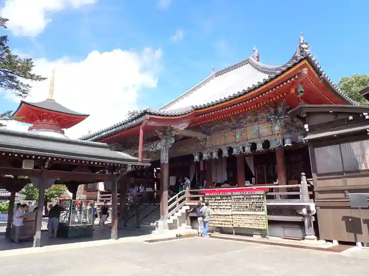 中山寺の本殿・本堂