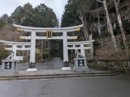 三峯神社の{uncategorized: "未分類", other: "その他", undefined: "問題あり", building: "その他建物", grave: "お墓", sacred_gate: "鳥居", guardian: "狛犬", statue: "像", buddha: "仏像", history: "歴史", nature: "自然", garden: "庭園", animal: "動物", pagoda: "塔", temizu: "手水舎", mountain_gate: "山門・神門", sanctuary: "本殿・本堂", subordinate: "末社・摂社", art: "芸術", scenery: "景色", jizo: "地蔵", ema: "絵馬", goshuin: "御朱印", omikuji: "おみくじ", items: "授与品その他", amulet: "お守り", goshuincho: "御朱印帳", eats: "食事", festival: "お祭り", votive_dance: "神楽", shichigosan: "七五三参", wedding: "結婚式", experience: "体験その他", initially: "初詣", around: "周辺", anti_infection: "感染症対策"}