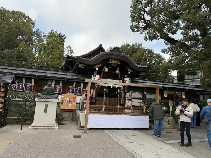 晴明神社の{uncategorized: "未分類", other: "その他", undefined: "問題あり", building: "その他建物", grave: "お墓", sacred_gate: "鳥居", guardian: "狛犬", statue: "像", buddha: "仏像", history: "歴史", nature: "自然", garden: "庭園", animal: "動物", pagoda: "塔", temizu: "手水舎", mountain_gate: "山門・神門", sanctuary: "本殿・本堂", subordinate: "末社・摂社", art: "芸術", scenery: "景色", jizo: "地蔵", ema: "絵馬", goshuin: "御朱印", omikuji: "おみくじ", items: "授与品その他", amulet: "お守り", goshuincho: "御朱印帳", eats: "食事", festival: "お祭り", votive_dance: "神楽", shichigosan: "七五三参", wedding: "結婚式", experience: "体験その他", initially: "初詣", around: "周辺", anti_infection: "感染症対策"}