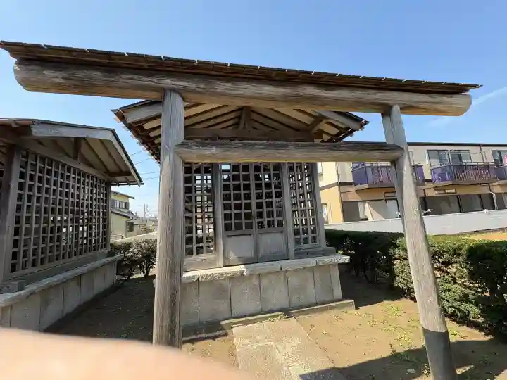 上野森稲荷神社の{uncategorized: "未分類", other: "その他", undefined: "問題あり", building: "その他建物", grave: "お墓", sacred_gate: "鳥居", guardian: "狛犬", statue: "像", buddha: "仏像", history: "歴史", nature: "自然", garden: "庭園", animal: "動物", pagoda: "塔", temizu: "手水舎", mountain_gate: "山門・神門", sanctuary: "本殿・本堂", subordinate: "末社・摂社", art: "芸術", scenery: "景色", jizo: "地蔵", ema: "絵馬", goshuin: "御朱印", omikuji: "おみくじ", items: "授与品その他", amulet: "お守り", goshuincho: "御朱印帳", eats: "食事", festival: "お祭り", votive_dance: "神楽", shichigosan: "七五三参", wedding: "結婚式", experience: "体験その他", initially: "初詣", around: "周辺", anti_infection: "感染症対策"}