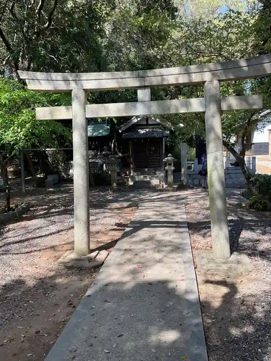 上地八幡宮の鳥居