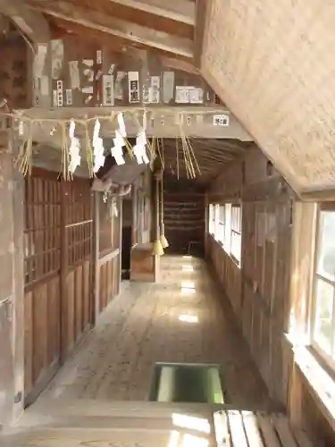 石室神社の本殿・本堂