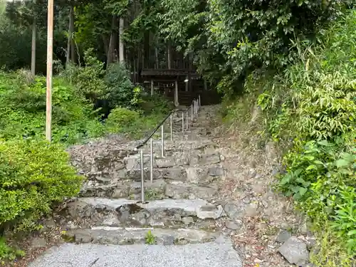 伊香具坂神社の庭園