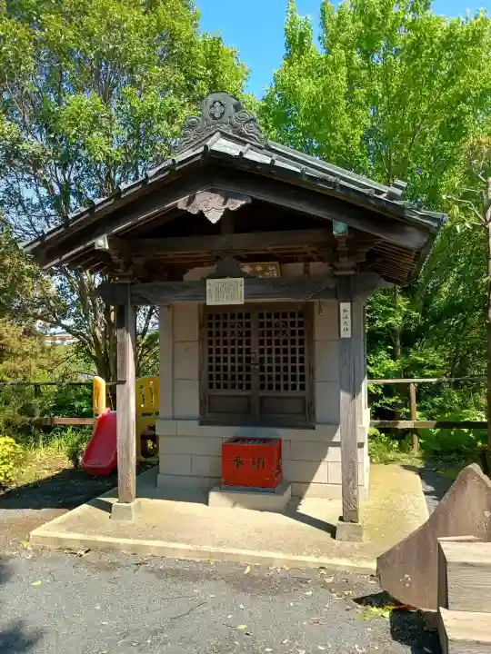 布施弁天 東海寺の{uncategorized: "未分類", other: "その他", undefined: "問題あり", building: "その他建物", grave: "お墓", sacred_gate: "鳥居", guardian: "狛犬", statue: "像", buddha: "仏像", history: "歴史", nature: "自然", garden: "庭園", animal: "動物", pagoda: "塔", temizu: "手水舎", mountain_gate: "山門・神門", sanctuary: "本殿・本堂", subordinate: "末社・摂社", art: "芸術", scenery: "景色", jizo: "地蔵", ema: "絵馬", goshuin: "御朱印", omikuji: "おみくじ", items: "授与品その他", amulet: "お守り", goshuincho: "御朱印帳", eats: "食事", festival: "お祭り", votive_dance: "神楽", shichigosan: "七五三参", wedding: "結婚式", experience: "体験その他", initially: "初詣", around: "周辺", anti_infection: "感染症対策"}