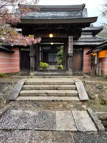 満願寺の山門