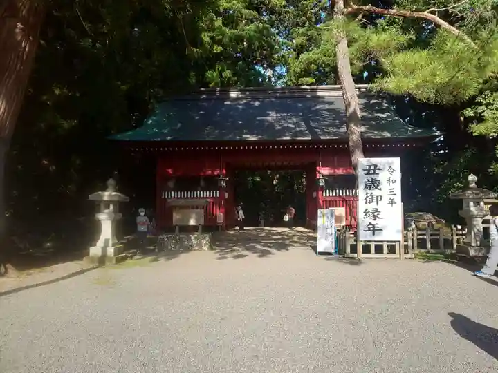 出羽神社(出羽三山神社)~三神合祭殿~の山門・神門