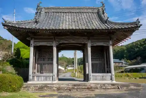 神谷山禅瀧寺の山門・神門