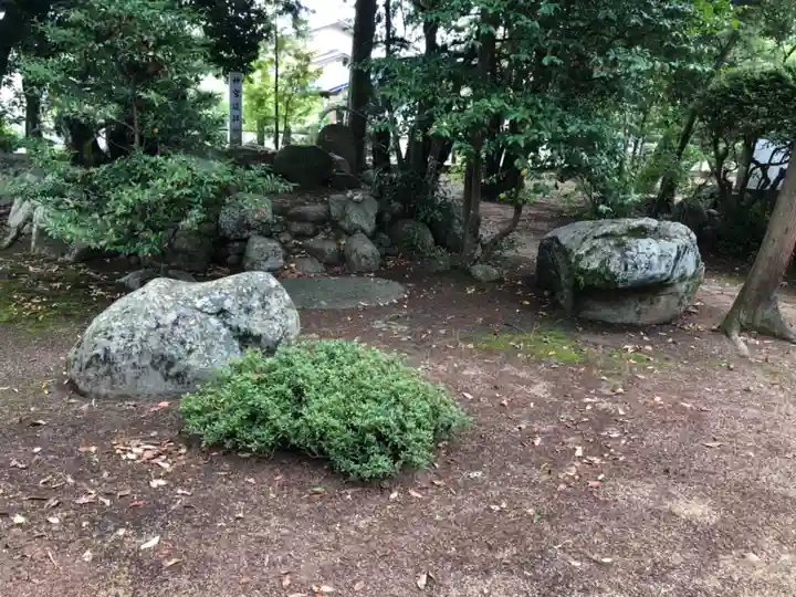 和爾賀波神社の庭園