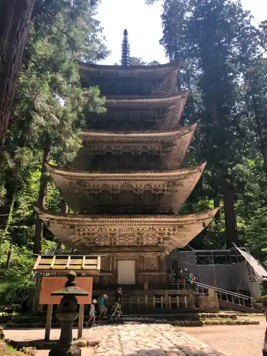 羽黒山五重塔(出羽三山神社)の{uncategorized: "未分類", other: "その他", undefined: "問題あり", building: "その他建物", grave: "お墓", sacred_gate: "鳥居", guardian: "狛犬", statue: "像", buddha: "仏像", history: "歴史", nature: "自然", garden: "庭園", animal: "動物", pagoda: "塔", temizu: "手水舎", mountain_gate: "山門・神門", sanctuary: "本殿・本堂", subordinate: "末社・摂社", art: "芸術", scenery: "景色", jizo: "地蔵", ema: "絵馬", goshuin: "御朱印", omikuji: "おみくじ", items: "授与品その他", amulet: "お守り", goshuincho: "御朱印帳", eats: "食事", festival: "お祭り", votive_dance: "神楽", shichigosan: "七五三参", wedding: "結婚式", experience: "体験その他", initially: "初詣", around: "周辺", anti_infection: "感染症対策"}