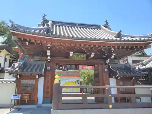 門戸厄神東光寺の山門・神門
