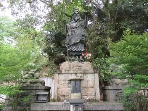 金峯山寺の像