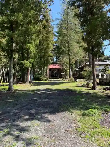 近津神社の{uncategorized: "未分類", other: "その他", undefined: "問題あり", building: "その他建物", grave: "お墓", sacred_gate: "鳥居", guardian: "狛犬", statue: "像", buddha: "仏像", history: "歴史", nature: "自然", garden: "庭園", animal: "動物", pagoda: "塔", temizu: "手水舎", mountain_gate: "山門・神門", sanctuary: "本殿・本堂", subordinate: "末社・摂社", art: "芸術", scenery: "景色", jizo: "地蔵", ema: "絵馬", goshuin: "御朱印", omikuji: "おみくじ", items: "授与品その他", amulet: "お守り", goshuincho: "御朱印帳", eats: "食事", festival: "お祭り", votive_dance: "神楽", shichigosan: "七五三参", wedding: "結婚式", experience: "体験その他", initially: "初詣", around: "周辺", anti_infection: "感染症対策"}
