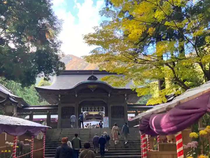彌彦神社の山門・神門