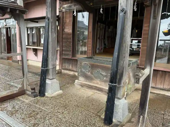 鬼鎮神社の{uncategorized: "未分類", other: "その他", undefined: "問題あり", building: "その他建物", grave: "お墓", sacred_gate: "鳥居", guardian: "狛犬", statue: "像", buddha: "仏像", history: "歴史", nature: "自然", garden: "庭園", animal: "動物", pagoda: "塔", temizu: "手水舎", mountain_gate: "山門・神門", sanctuary: "本殿・本堂", subordinate: "末社・摂社", art: "芸術", scenery: "景色", jizo: "地蔵", ema: "絵馬", goshuin: "御朱印", omikuji: "おみくじ", items: "授与品その他", amulet: "お守り", goshuincho: "御朱印帳", eats: "食事", festival: "お祭り", votive_dance: "神楽", shichigosan: "七五三参", wedding: "結婚式", experience: "体験その他", initially: "初詣", around: "周辺", anti_infection: "感染症対策"}