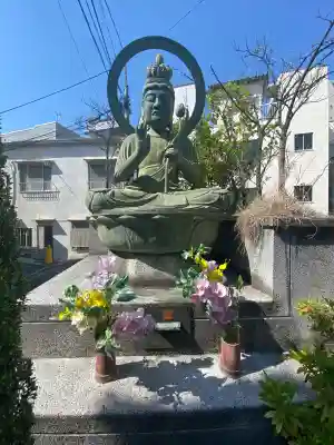 本郷薬師堂の{uncategorized: "未分類", other: "その他", undefined: "問題あり", building: "その他建物", grave: "お墓", sacred_gate: "鳥居", guardian: "狛犬", statue: "像", buddha: "仏像", history: "歴史", nature: "自然", garden: "庭園", animal: "動物", pagoda: "塔", temizu: "手水舎", mountain_gate: "山門・神門", sanctuary: "本殿・本堂", subordinate: "末社・摂社", art: "芸術", scenery: "景色", jizo: "地蔵", ema: "絵馬", goshuin: "御朱印", omikuji: "おみくじ", items: "授与品その他", amulet: "お守り", goshuincho: "御朱印帳", eats: "食事", festival: "お祭り", votive_dance: "神楽", shichigosan: "七五三参", wedding: "結婚式", experience: "体験その他", initially: "初詣", around: "周辺", anti_infection: "感染症対策"}