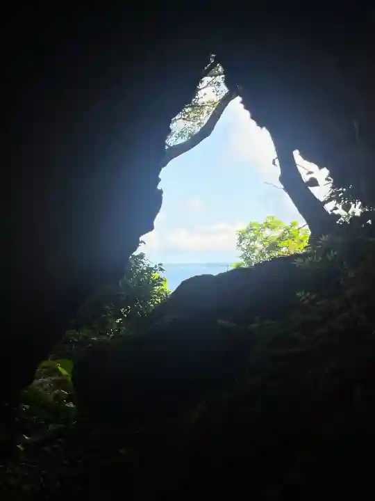斎場御嶽の{uncategorized: "未分類", other: "その他", undefined: "問題あり", building: "その他建物", grave: "お墓", sacred_gate: "鳥居", guardian: "狛犬", statue: "像", buddha: "仏像", history: "歴史", nature: "自然", garden: "庭園", animal: "動物", pagoda: "塔", temizu: "手水舎", mountain_gate: "山門・神門", sanctuary: "本殿・本堂", subordinate: "末社・摂社", art: "芸術", scenery: "景色", jizo: "地蔵", ema: "絵馬", goshuin: "御朱印", omikuji: "おみくじ", items: "授与品その他", amulet: "お守り", goshuincho: "御朱印帳", eats: "食事", festival: "お祭り", votive_dance: "神楽", shichigosan: "七五三参", wedding: "結婚式", experience: "体験その他", initially: "初詣", around: "周辺", anti_infection: "感染症対策"}
