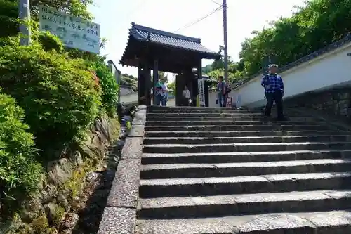 當麻寺の山門