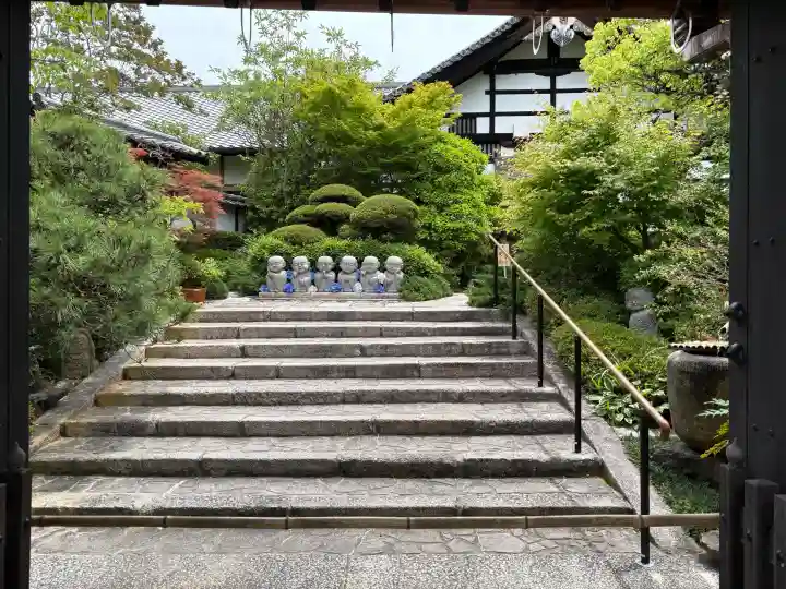 霊源院の{uncategorized: "未分類", other: "その他", undefined: "問題あり", building: "その他建物", grave: "お墓", sacred_gate: "鳥居", guardian: "狛犬", statue: "像", buddha: "仏像", history: "歴史", nature: "自然", garden: "庭園", animal: "動物", pagoda: "塔", temizu: "手水舎", mountain_gate: "山門・神門", sanctuary: "本殿・本堂", subordinate: "末社・摂社", art: "芸術", scenery: "景色", jizo: "地蔵", ema: "絵馬", goshuin: "御朱印", omikuji: "おみくじ", items: "授与品その他", amulet: "お守り", goshuincho: "御朱印帳", eats: "食事", festival: "お祭り", votive_dance: "神楽", shichigosan: "七五三参", wedding: "結婚式", experience: "体験その他", initially: "初詣", around: "周辺", anti_infection: "感染症対策"}