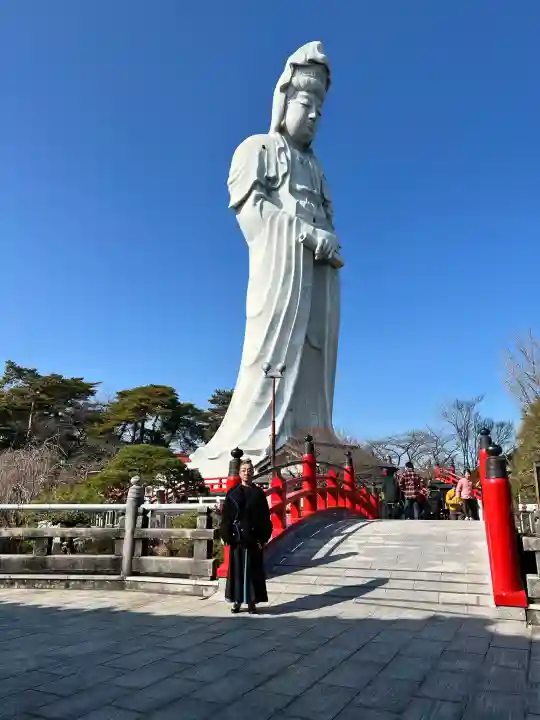 観音山慈眼院(高崎観音)の{uncategorized: "未分類", other: "その他", undefined: "問題あり", building: "その他建物", grave: "お墓", sacred_gate: "鳥居", guardian: "狛犬", statue: "像", buddha: "仏像", history: "歴史", nature: "自然", garden: "庭園", animal: "動物", pagoda: "塔", temizu: "手水舎", mountain_gate: "山門・神門", sanctuary: "本殿・本堂", subordinate: "末社・摂社", art: "芸術", scenery: "景色", jizo: "地蔵", ema: "絵馬", goshuin: "御朱印", omikuji: "おみくじ", items: "授与品その他", amulet: "お守り", goshuincho: "御朱印帳", eats: "食事", festival: "お祭り", votive_dance: "神楽", shichigosan: "七五三参", wedding: "結婚式", experience: "体験その他", initially: "初詣", around: "周辺", anti_infection: "感染症対策"}