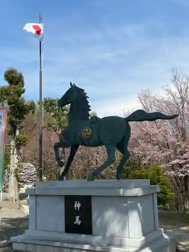 中富良野神社の像