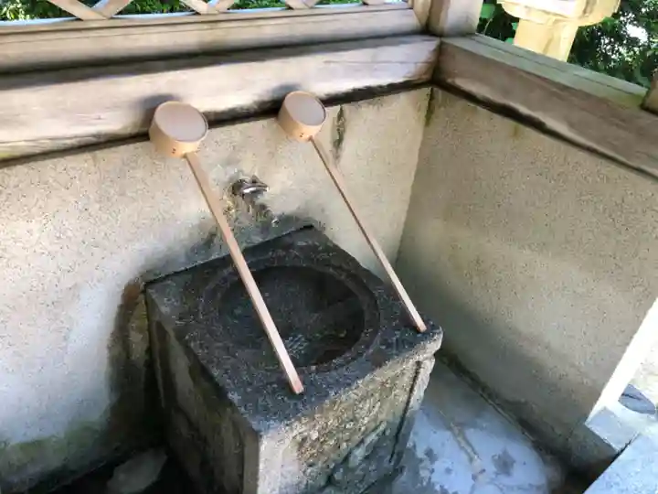 名次神社の手水舎
