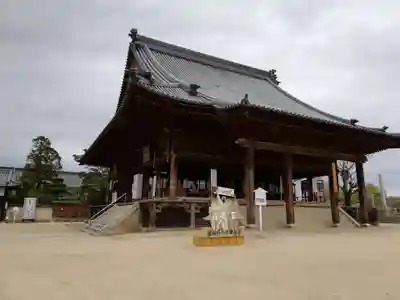 西大寺の本殿・本堂