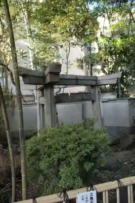 三囲神社の鳥居