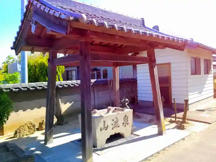 泉流山 実相寺の手水舎