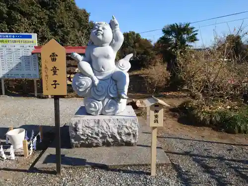 雷電神社の像