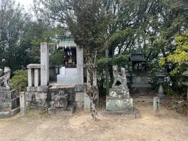高諸神社の{uncategorized: "未分類", other: "その他", undefined: "問題あり", building: "その他建物", grave: "お墓", sacred_gate: "鳥居", guardian: "狛犬", statue: "像", buddha: "仏像", history: "歴史", nature: "自然", garden: "庭園", animal: "動物", pagoda: "塔", temizu: "手水舎", mountain_gate: "山門・神門", sanctuary: "本殿・本堂", subordinate: "末社・摂社", art: "芸術", scenery: "景色", jizo: "地蔵", ema: "絵馬", goshuin: "御朱印", omikuji: "おみくじ", items: "授与品その他", amulet: "お守り", goshuincho: "御朱印帳", eats: "食事", festival: "お祭り", votive_dance: "神楽", shichigosan: "七五三参", wedding: "結婚式", experience: "体験その他", initially: "初詣", around: "周辺", anti_infection: "感染症対策"}