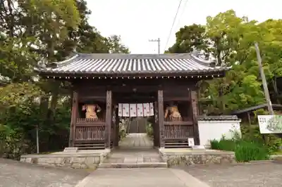 観音寺の山門・神門