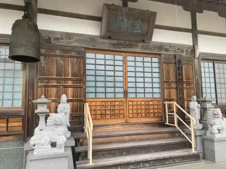 阿弥陀寺の{uncategorized: "未分類", other: "その他", undefined: "問題あり", building: "その他建物", grave: "お墓", sacred_gate: "鳥居", guardian: "狛犬", statue: "像", buddha: "仏像", history: "歴史", nature: "自然", garden: "庭園", animal: "動物", pagoda: "塔", temizu: "手水舎", mountain_gate: "山門・神門", sanctuary: "本殿・本堂", subordinate: "末社・摂社", art: "芸術", scenery: "景色", jizo: "地蔵", ema: "絵馬", goshuin: "御朱印", omikuji: "おみくじ", items: "授与品その他", amulet: "お守り", goshuincho: "御朱印帳", eats: "食事", festival: "お祭り", votive_dance: "神楽", shichigosan: "七五三参", wedding: "結婚式", experience: "体験その他", initially: "初詣", around: "周辺", anti_infection: "感染症対策"}