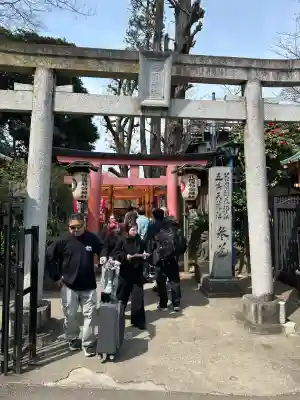 花園稲荷神社の{uncategorized: "未分類", other: "その他", undefined: "問題あり", building: "その他建物", grave: "お墓", sacred_gate: "鳥居", guardian: "狛犬", statue: "像", buddha: "仏像", history: "歴史", nature: "自然", garden: "庭園", animal: "動物", pagoda: "塔", temizu: "手水舎", mountain_gate: "山門・神門", sanctuary: "本殿・本堂", subordinate: "末社・摂社", art: "芸術", scenery: "景色", jizo: "地蔵", ema: "絵馬", goshuin: "御朱印", omikuji: "おみくじ", items: "授与品その他", amulet: "お守り", goshuincho: "御朱印帳", eats: "食事", festival: "お祭り", votive_dance: "神楽", shichigosan: "七五三参", wedding: "結婚式", experience: "体験その他", initially: "初詣", around: "周辺", anti_infection: "感染症対策"}