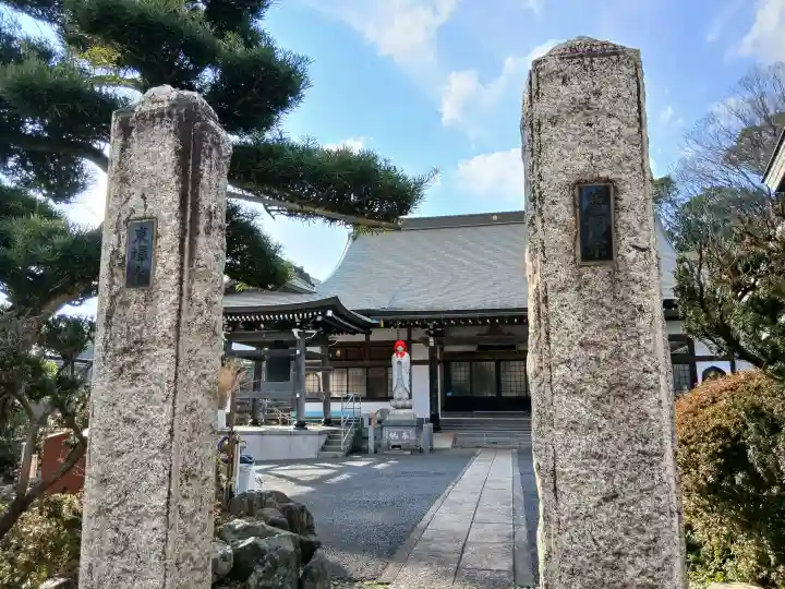 東禅寺の{uncategorized: "未分類", other: "その他", undefined: "問題あり", building: "その他建物", grave: "お墓", sacred_gate: "鳥居", guardian: "狛犬", statue: "像", buddha: "仏像", history: "歴史", nature: "自然", garden: "庭園", animal: "動物", pagoda: "塔", temizu: "手水舎", mountain_gate: "山門・神門", sanctuary: "本殿・本堂", subordinate: "末社・摂社", art: "芸術", scenery: "景色", jizo: "地蔵", ema: "絵馬", goshuin: "御朱印", omikuji: "おみくじ", items: "授与品その他", amulet: "お守り", goshuincho: "御朱印帳", eats: "食事", festival: "お祭り", votive_dance: "神楽", shichigosan: "七五三参", wedding: "結婚式", experience: "体験その他", initially: "初詣", around: "周辺", anti_infection: "感染症対策"}