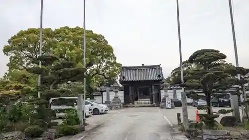 朝田寺の山門